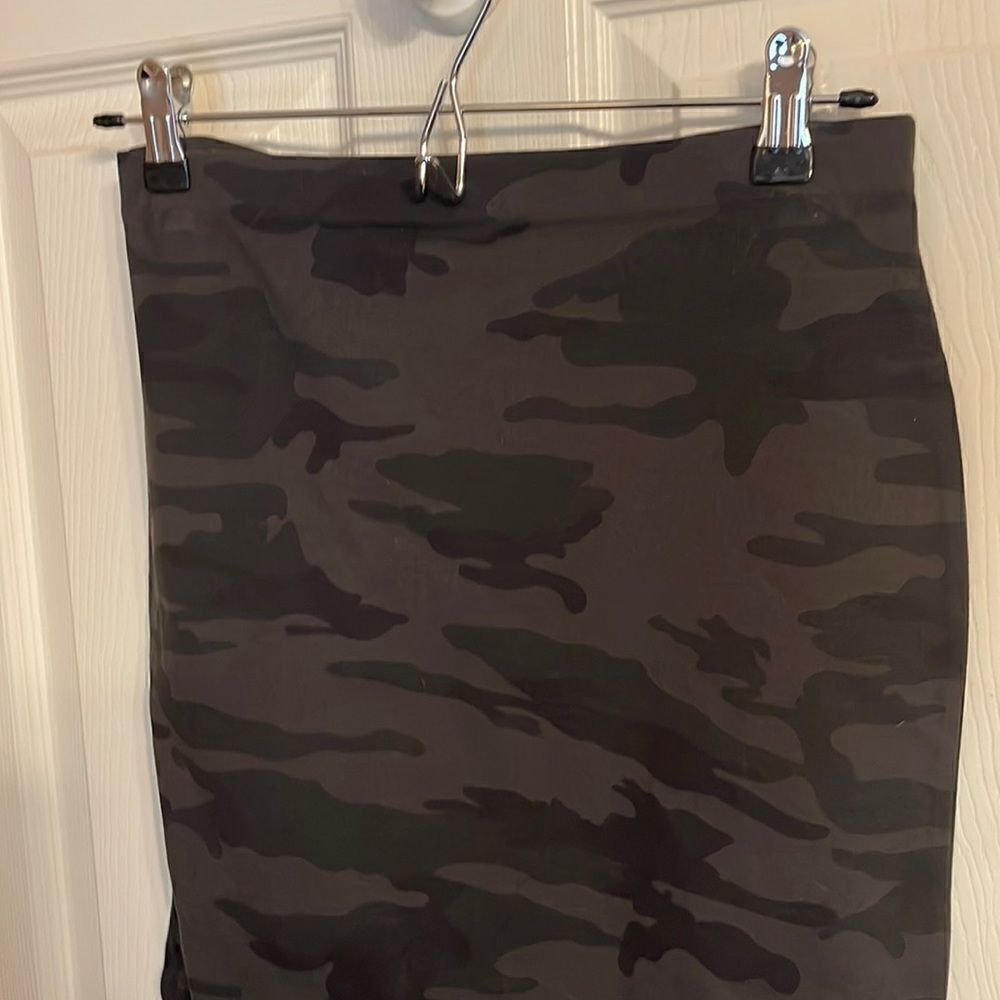 NWOT Sanctuary Camo Pencil Skirt XSmall